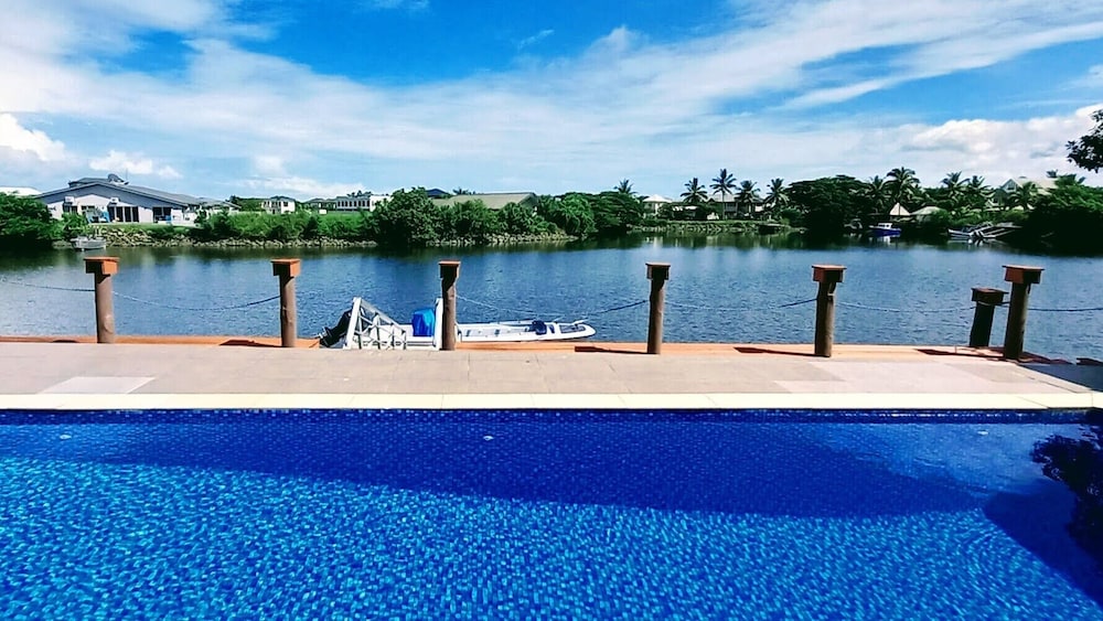 Family Apartment, 3 Bedrooms, Bay View, Beachfront photo 1