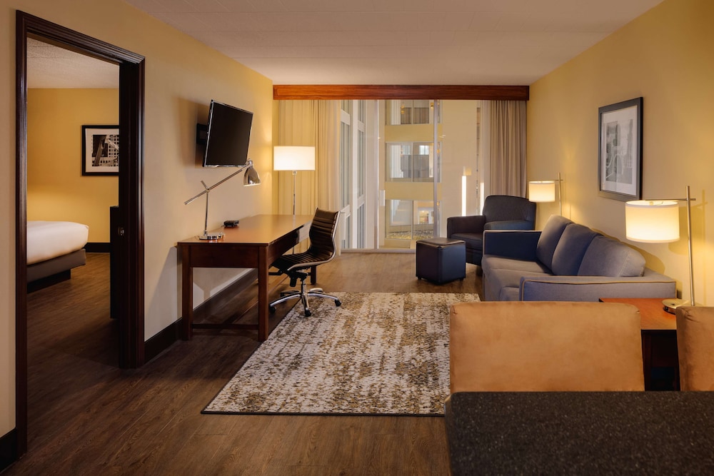 Suite, 1 King Bed, Non Smoking (2 Bedrooms) - Photo 6