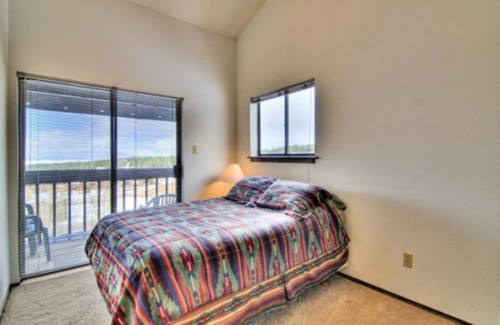 Condo, 3 Bedrooms, 2 Bathrooms photo 1