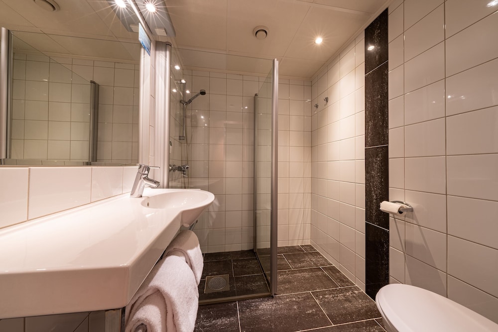 Deluxe Double Room, 1 Queen Bed with Sofa bed, Non Smoking photo 3