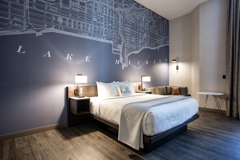 Standard Room, 1 King Bed, Non Smoking (Larger Room)