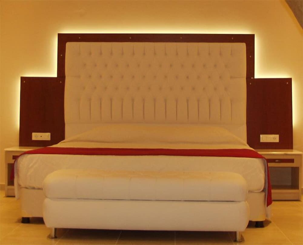 Grand Suite (Adults Only) - Photo 8