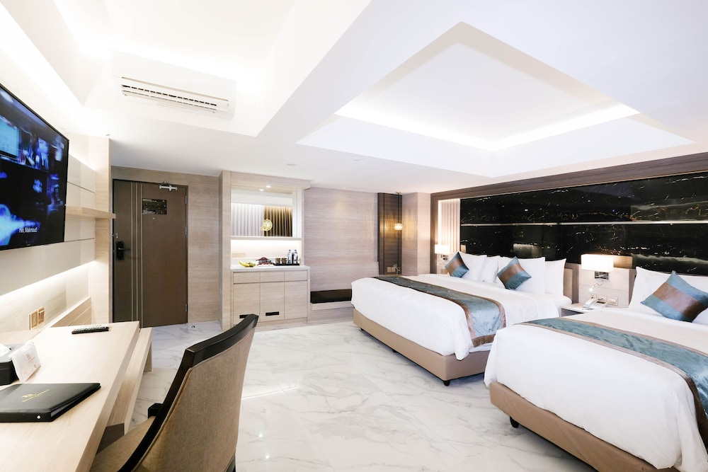Grand Room, Non Smoking, City View photo 3