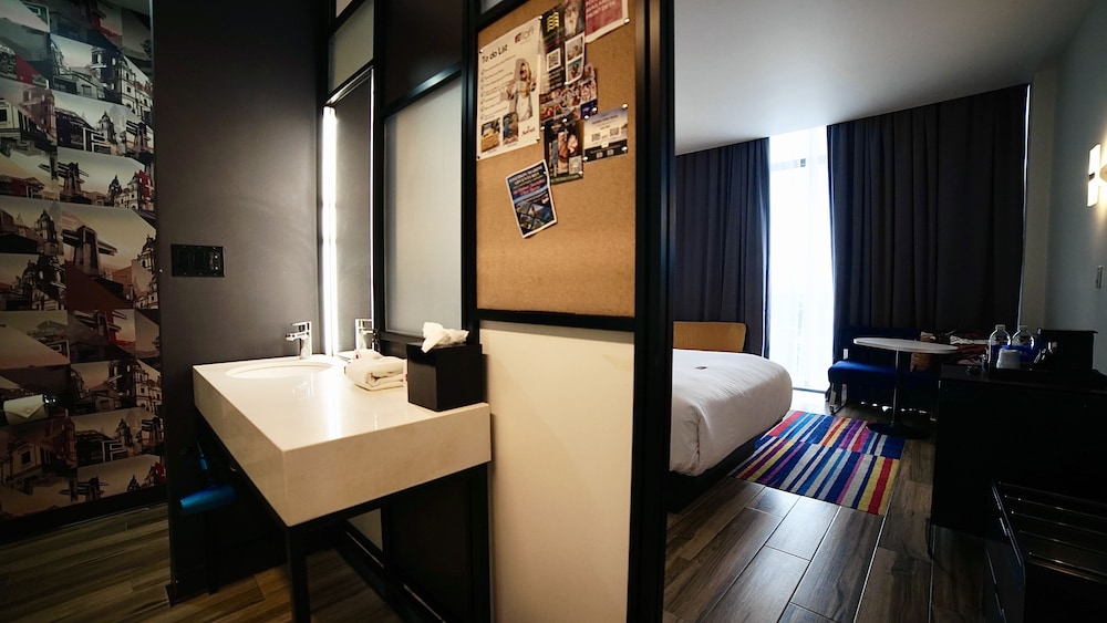aloft, Room, 1 Queen Bed - Photo 2
