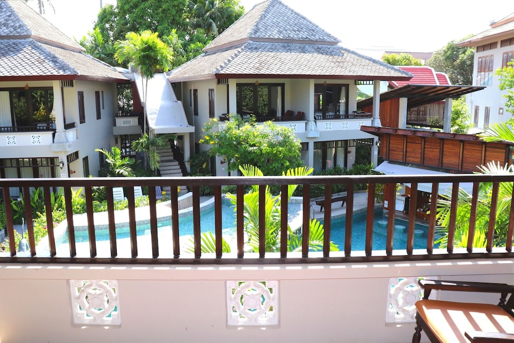 Superior Double (Pool View) - Photo 12
