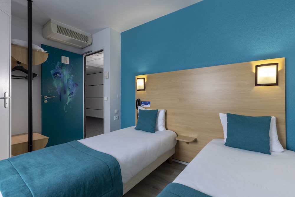 Twin Room - Photo 2