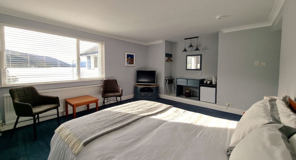 Superior Double Room, 1 Queen Bed, Lake View
