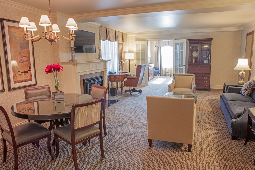 Suite, 1 Bedroom (Commonwealth Suite)