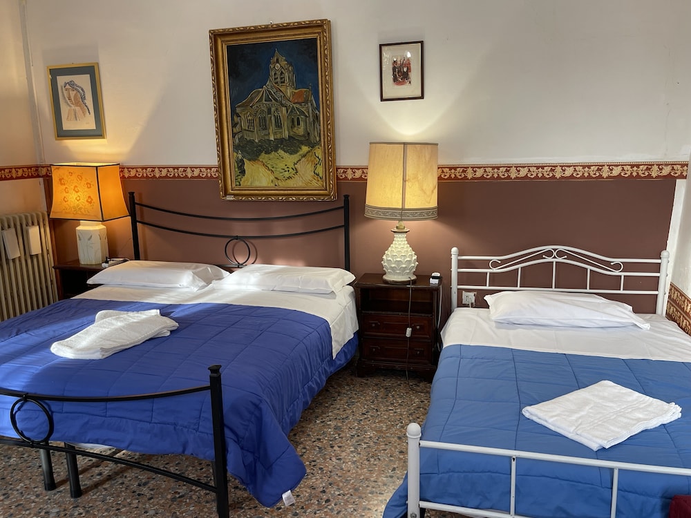 Luxury Room, Shared Bathroom, Canal View photo 1