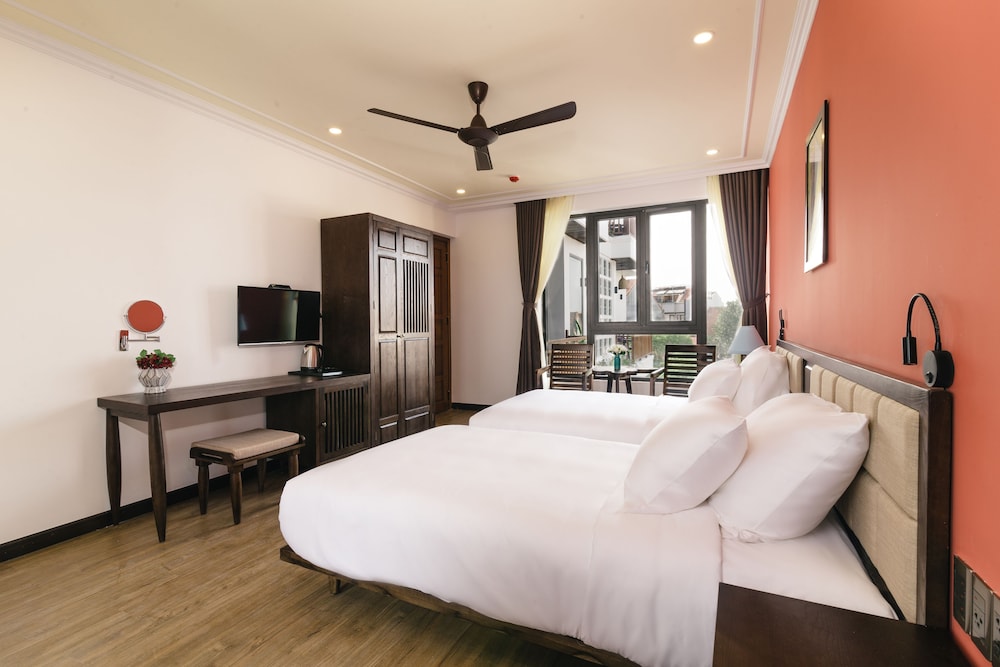 Luxury Suite, River View - Photo 6