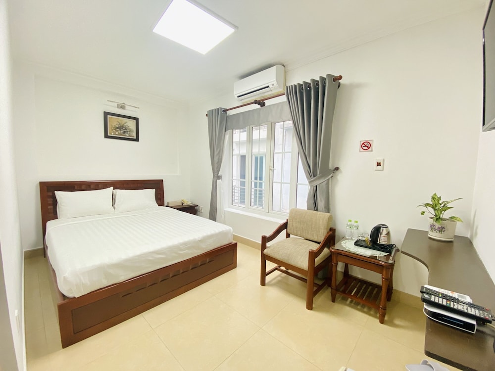 Standard Room, 1 Queen Bed