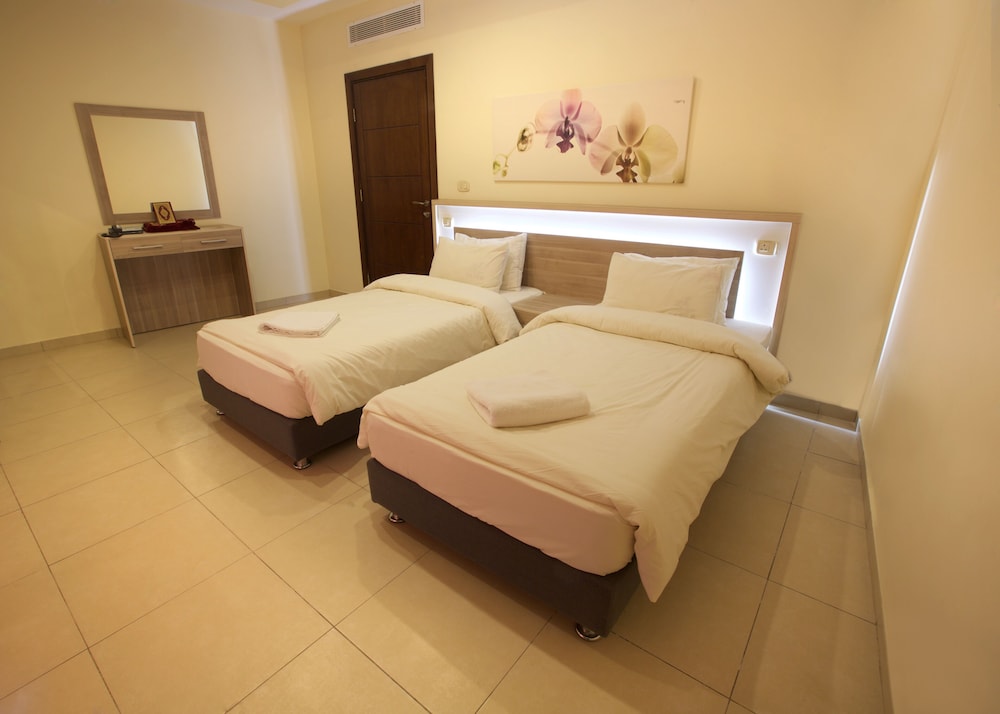 Luxury Apartment, 2 Bedrooms - Photo 3