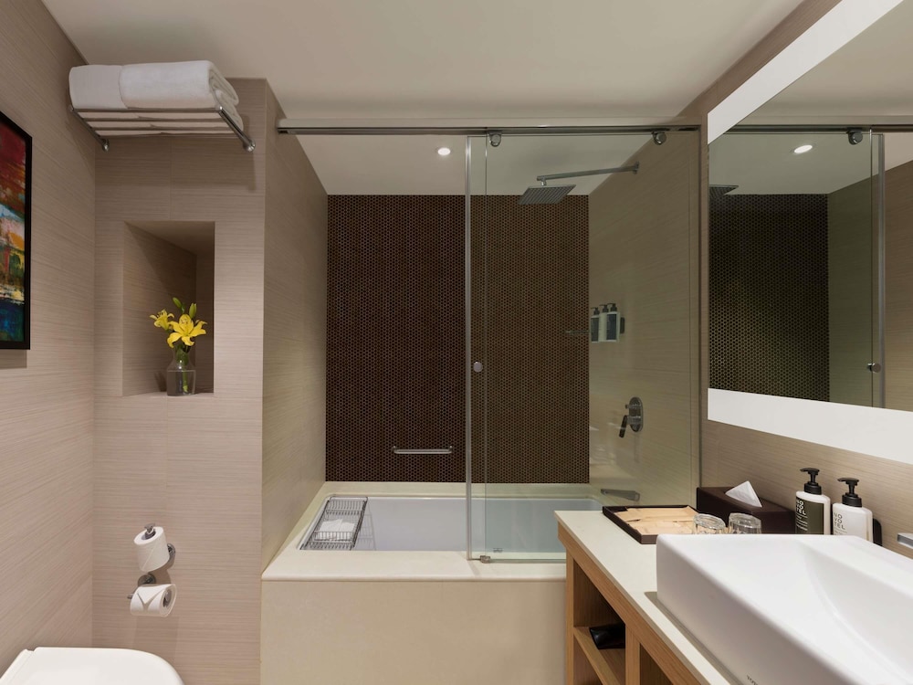 Junior Suite, 1 King Bed photo 3