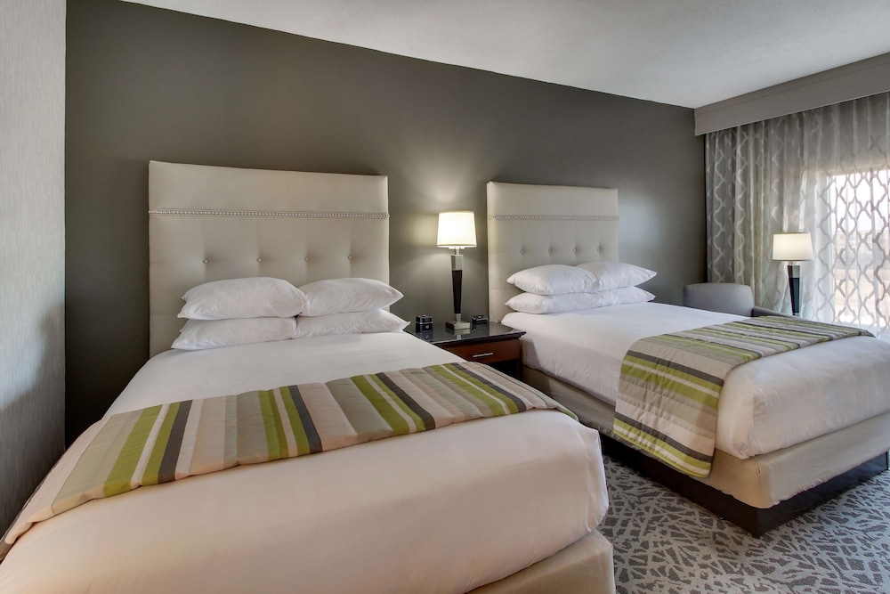 Deluxe Room, 2 Queen Beds, Accessible (Hearing, Roll in Shower, Upper Floor) photo 2