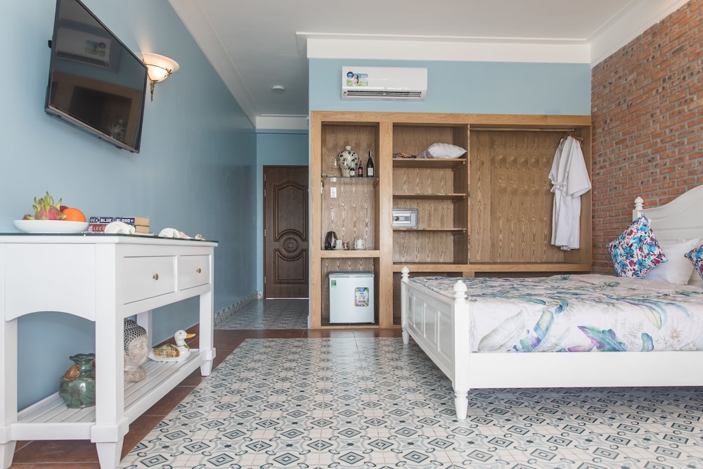 Ocean Front Grace Suite photo 3