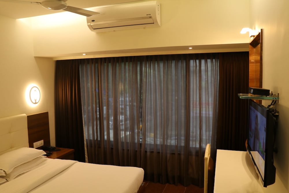 Premium Room - Photo 10