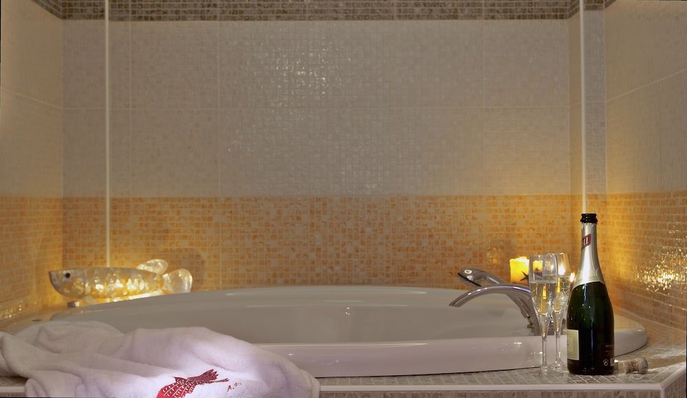 Junior Suite, Sea View, Sea Facing - Photo 11