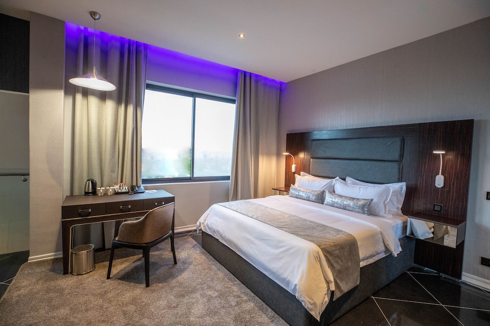 Penthouse, 1 King Bed photo 2