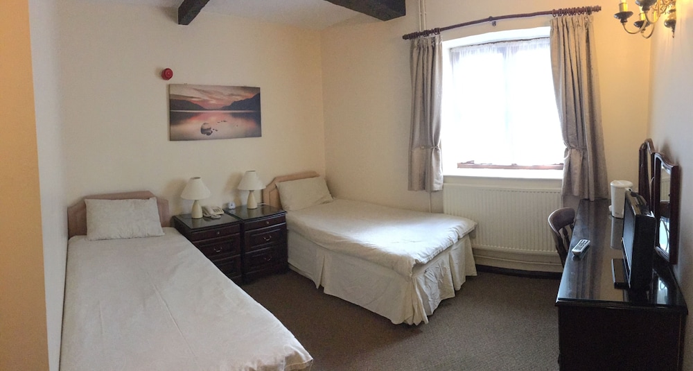 Twin Room, 2 Twin Beds, Ensuite photo 2