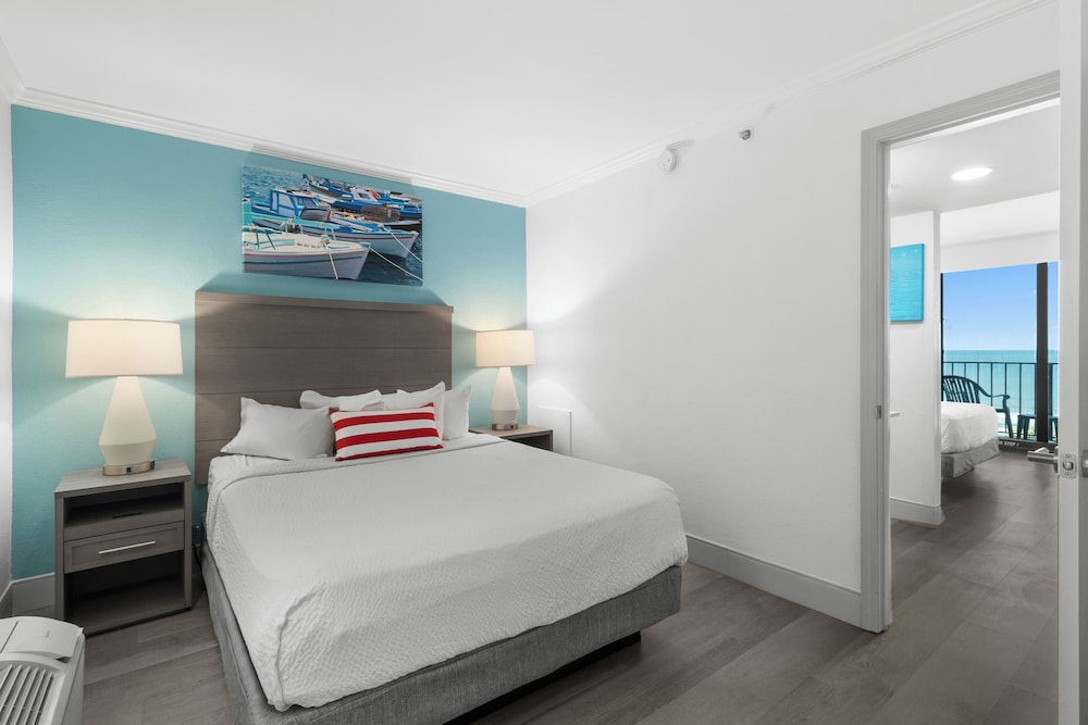 Schooner Oceanfront Deluxe Junior Cabana Suite - Photo 6
