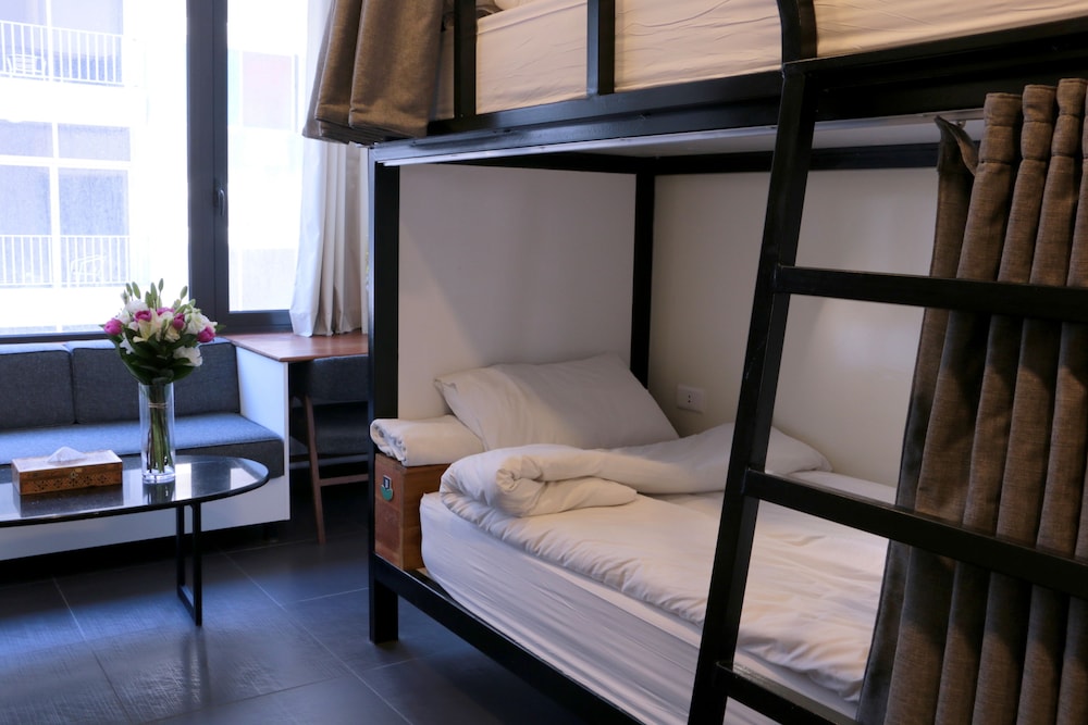 Shared Dorm (Women): 1 room: 6 single bunk beds for 6 persons, amenities not included photo 1