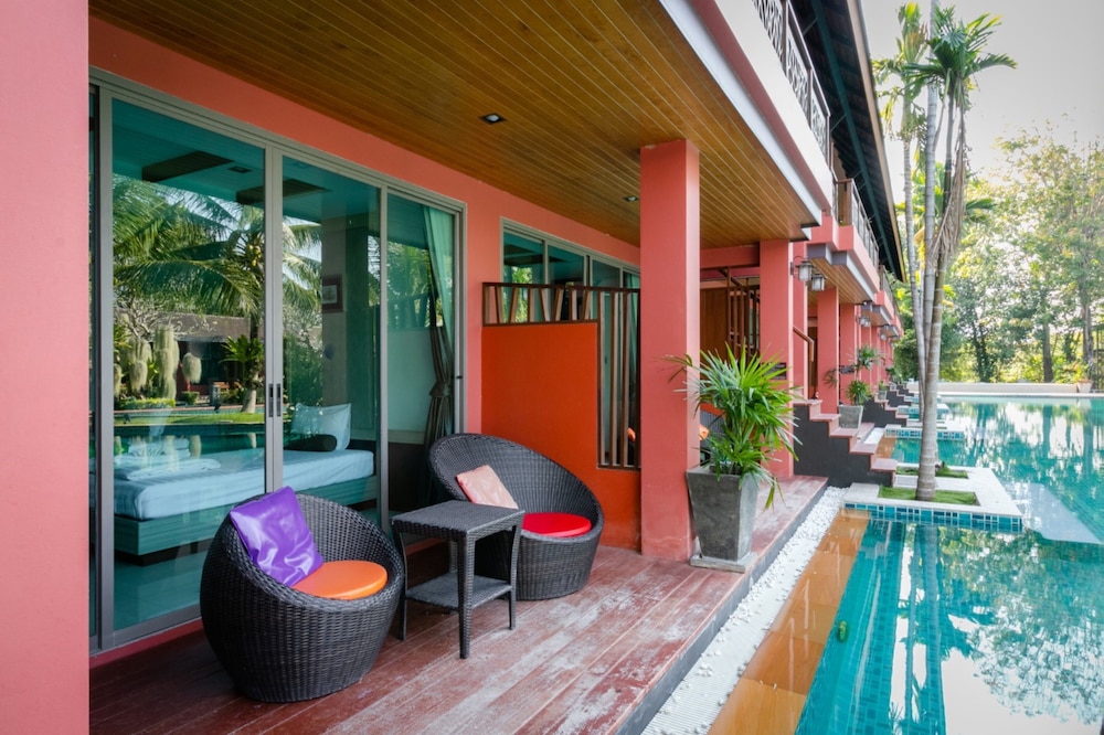 Room, Pool Access photo 3