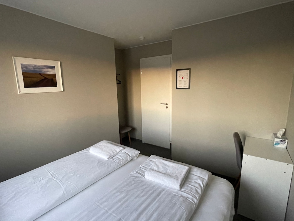 Standard Double or Twin Room, Shared Bathroom photo 3