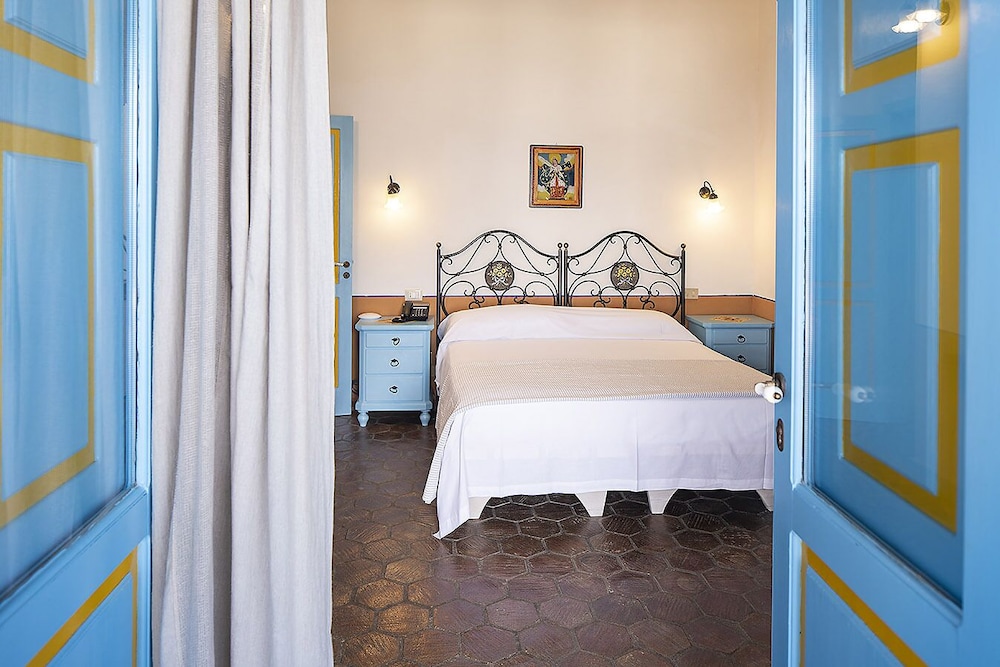 Junior Double Room, 1 Bedroom, Sea View, Executive Level photo 2