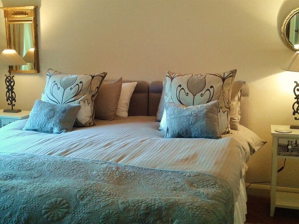 Suite, Ensuite (and Bath) photo 2