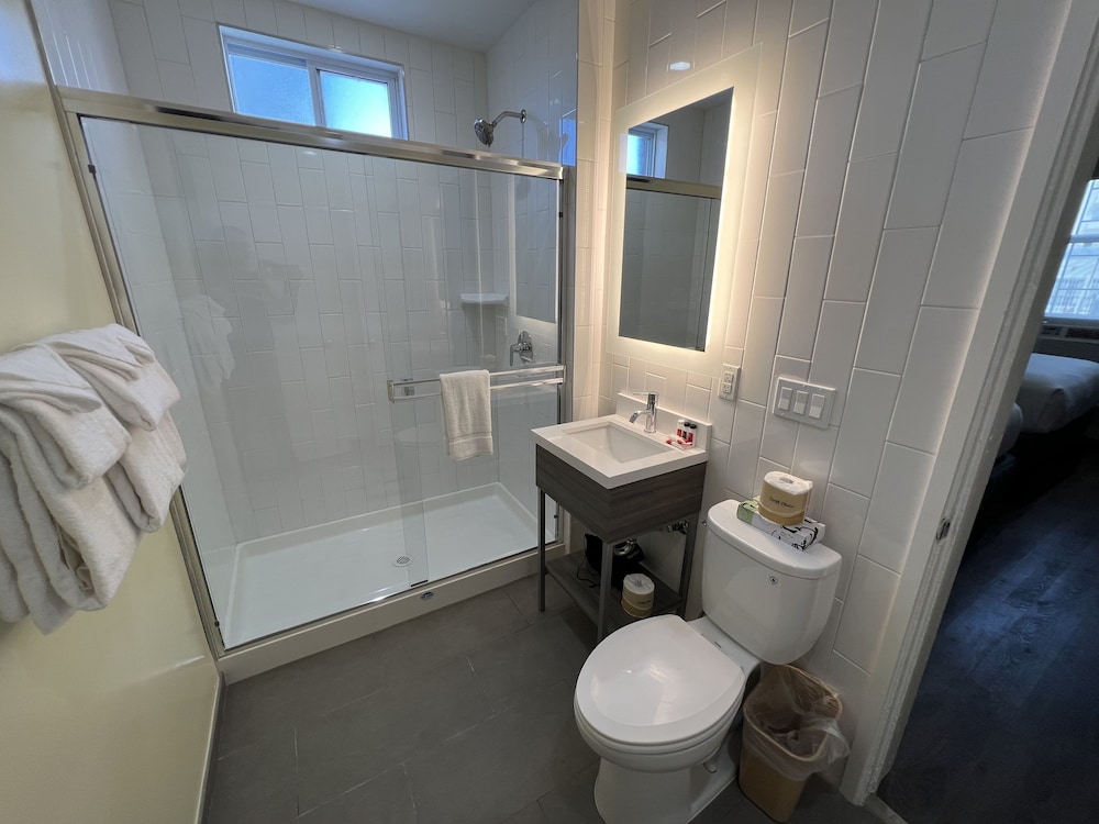 Suite, 2 Double Beds, Non Smoking - Photo 4