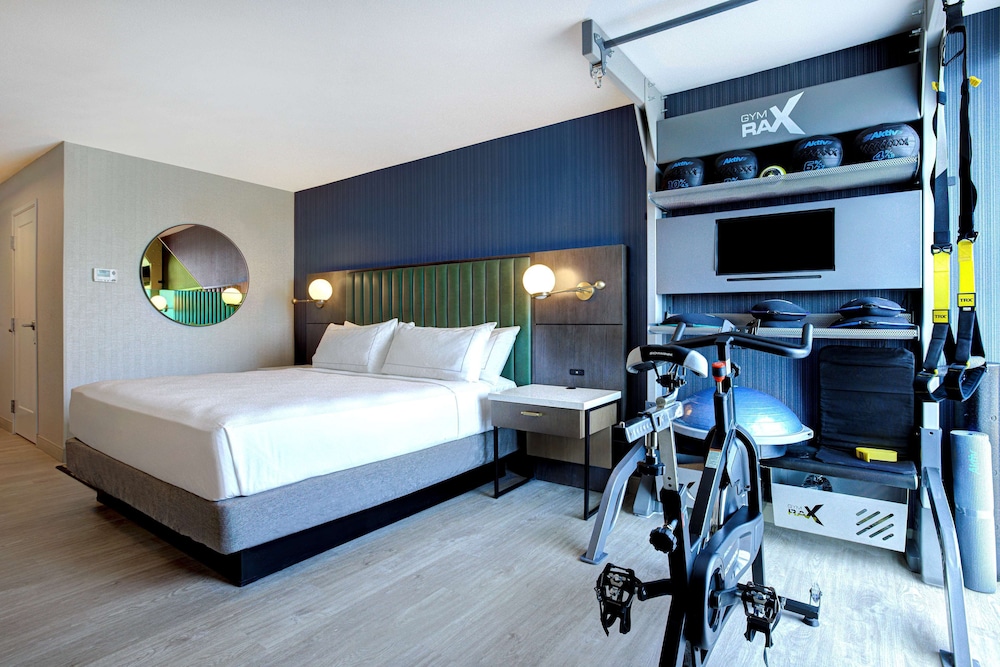 Room, 1 King Bed, Accessible - Photo 2