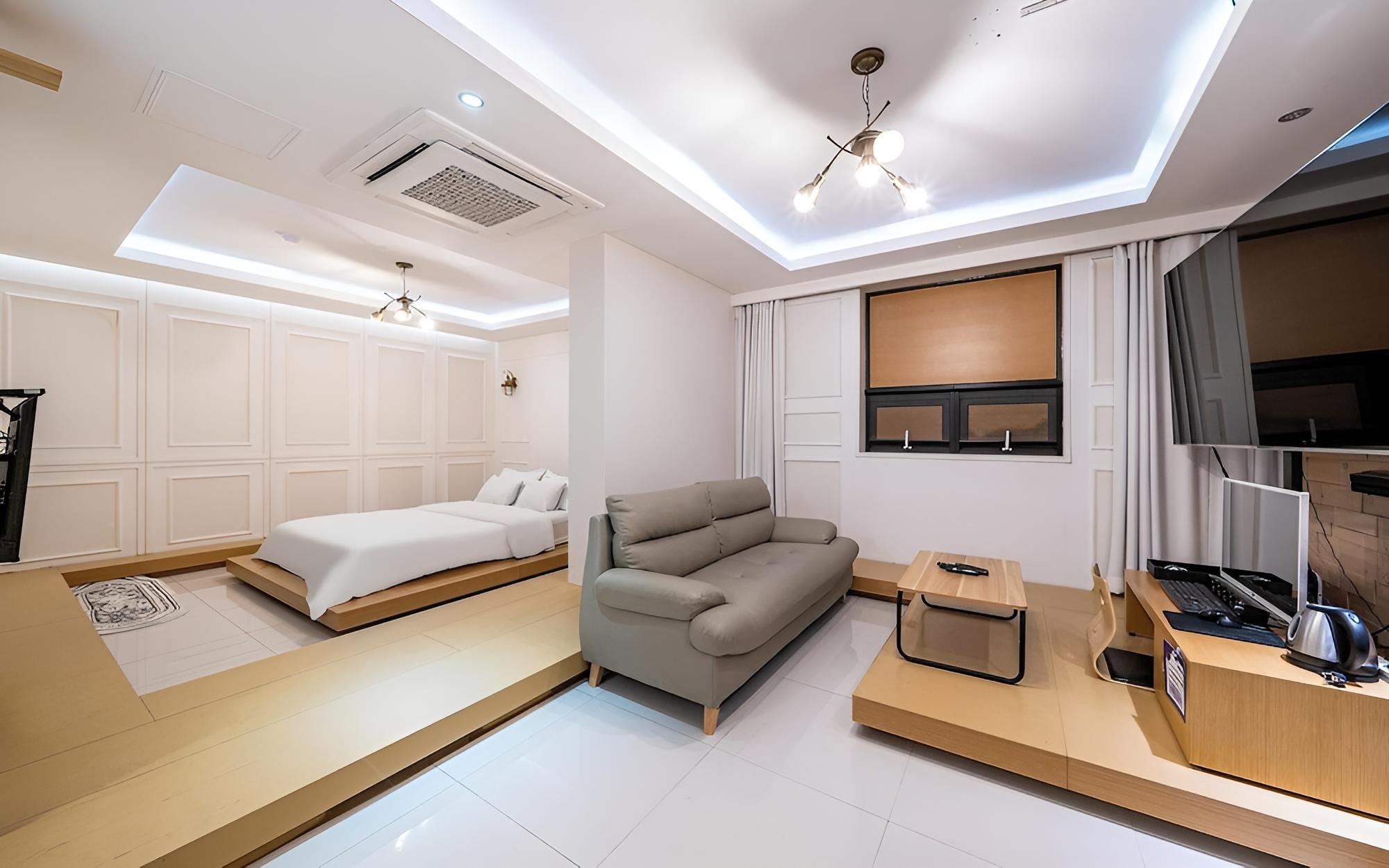 Room (Royal-Suite / Free viewing of 5 types) photo 1