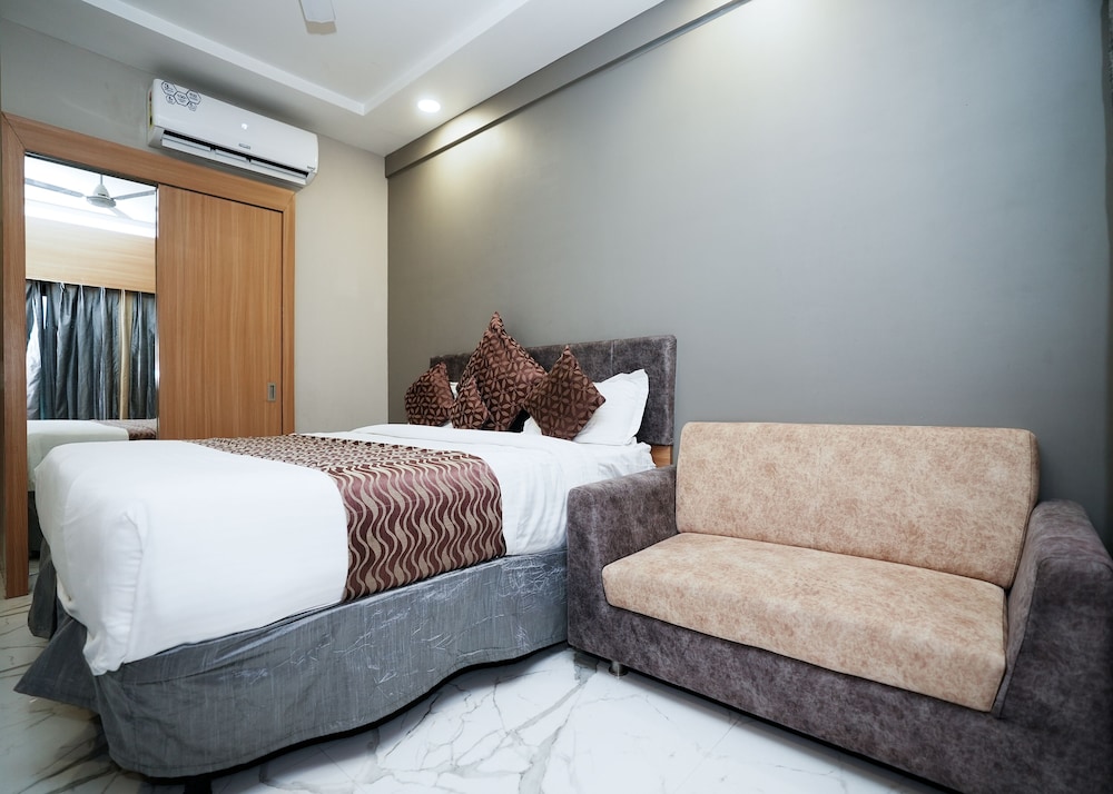 Deluxe Room, Pool View - Photo 7