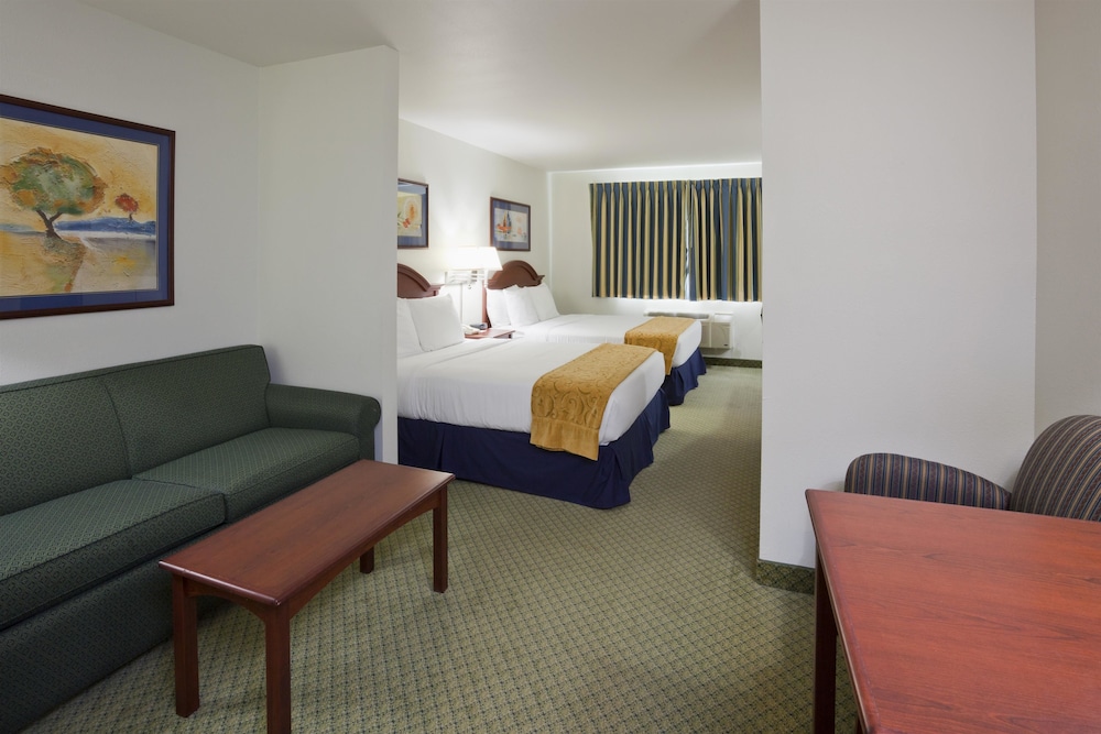Suite, 2 Queen Beds, Sofabed, Non Smoking