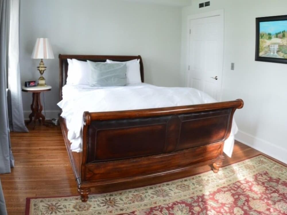 Suite, Ensuite, River View (The Chanell)