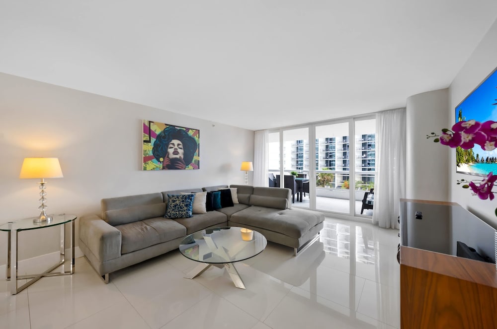 Apartment photo 2