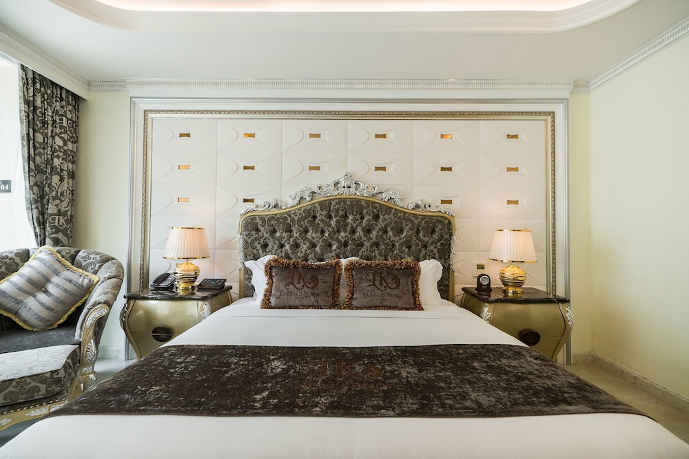 Deluxe Double Room with Pool View