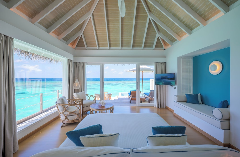 Water Villa with Pool - 7 Night Free photo 3