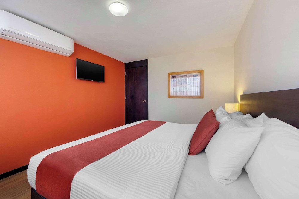 Suite, 1 King Bed, Non Smoking photo 3