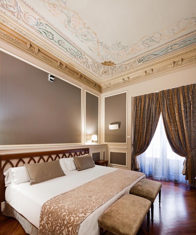 Suite (Imperial)