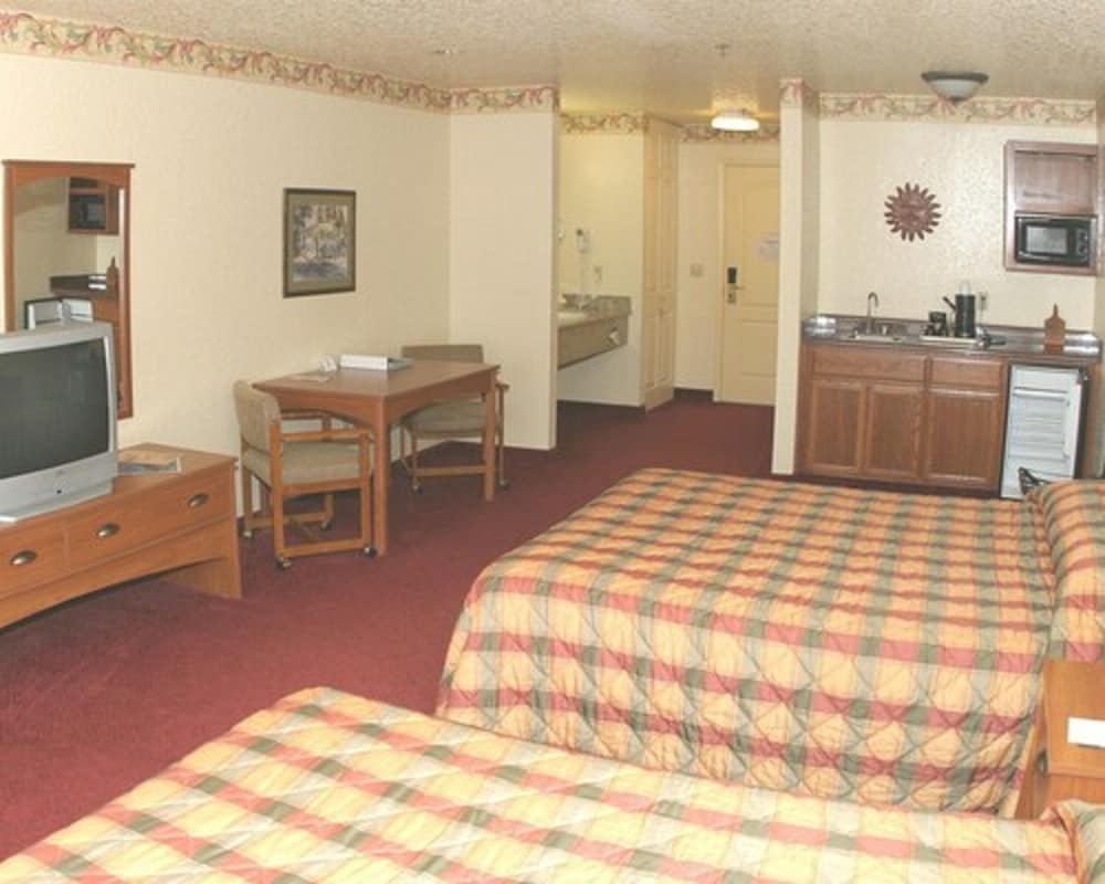 Junior Suite, 2 Queen Beds photo 3