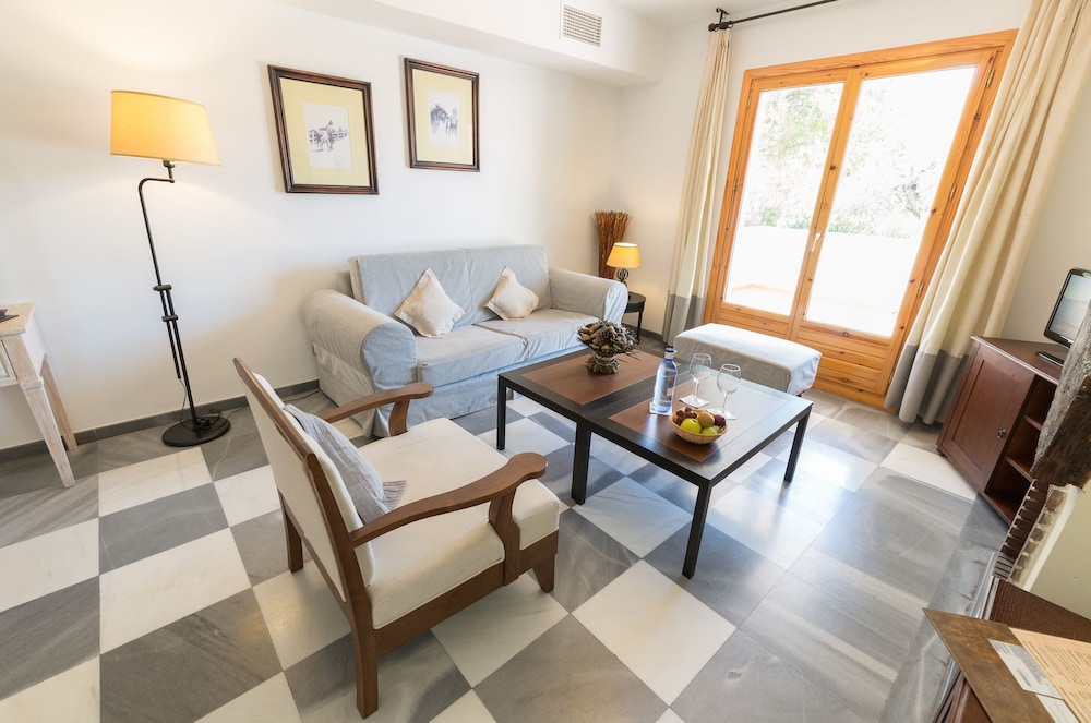 Family Suite, 2 Bedrooms - Photo 4