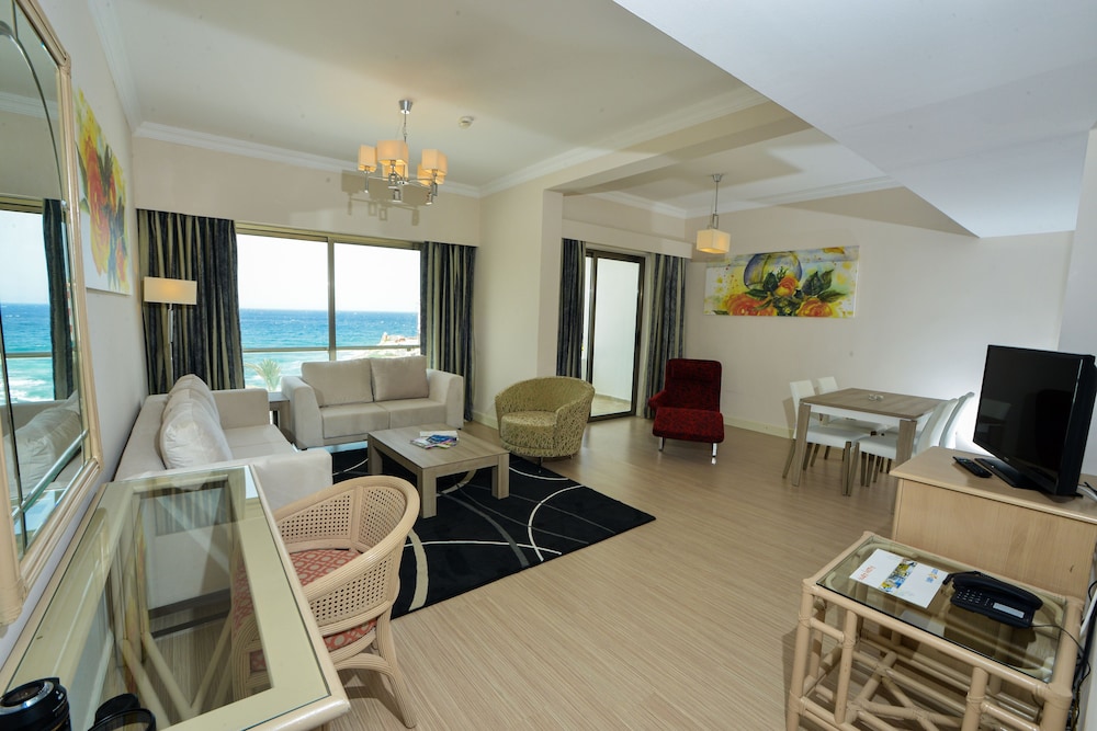 Family Quadruple Room, Balcony, Sea View - Photo 1