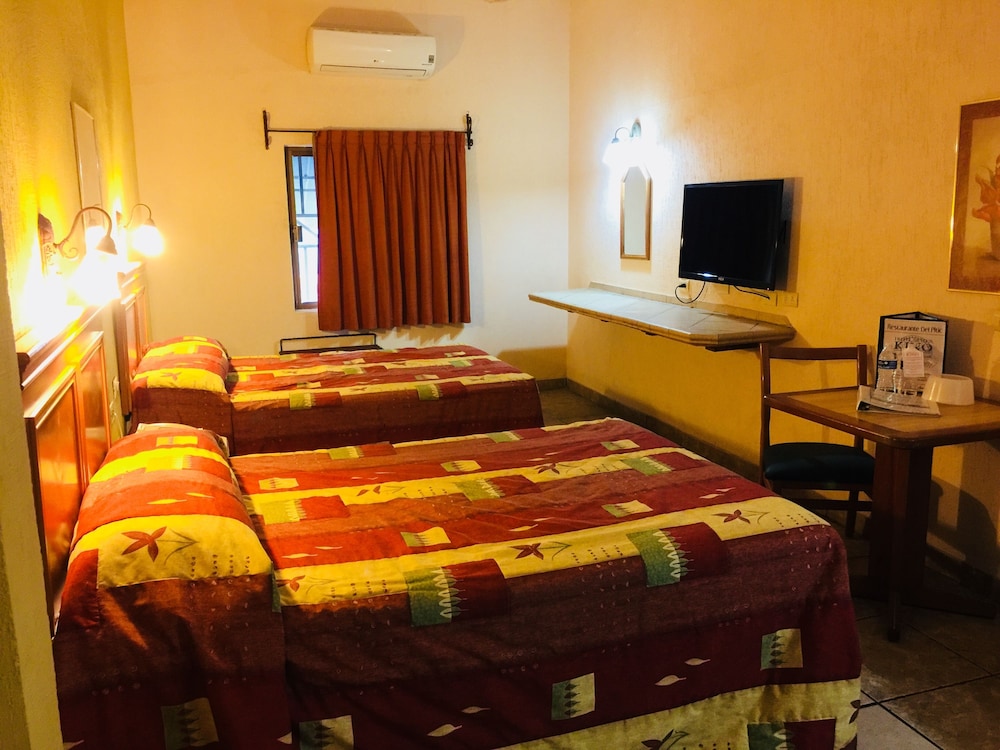 Executive Suite - Photo 11