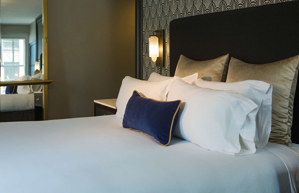 Suite, 1 King Bed, Accessible (Mobility Tub One Bedroom) - Photo 5