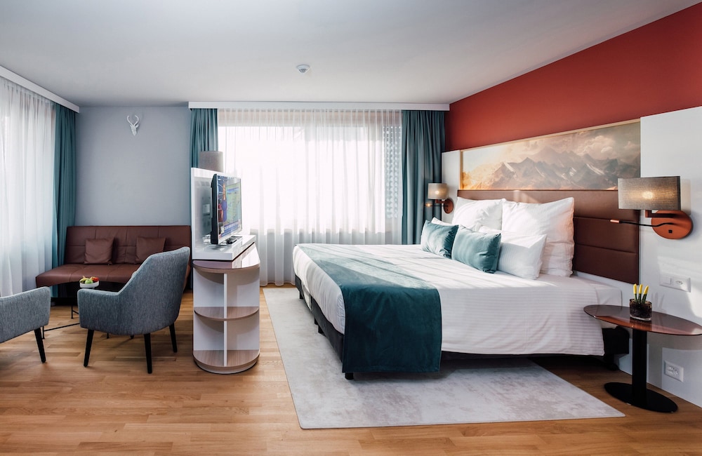 Deluxe Room thumbnail 5