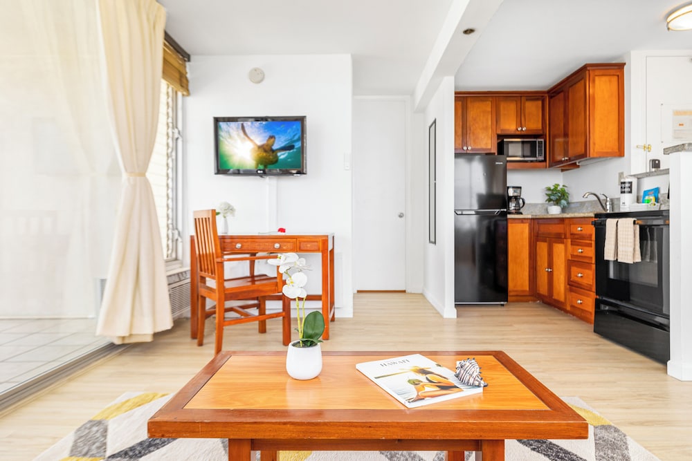 Pacific Monarch - 1 BR - Ocean & City Views: Romantic Suite, 1 Bedroom, Balcony, Ocean View (0103) photo