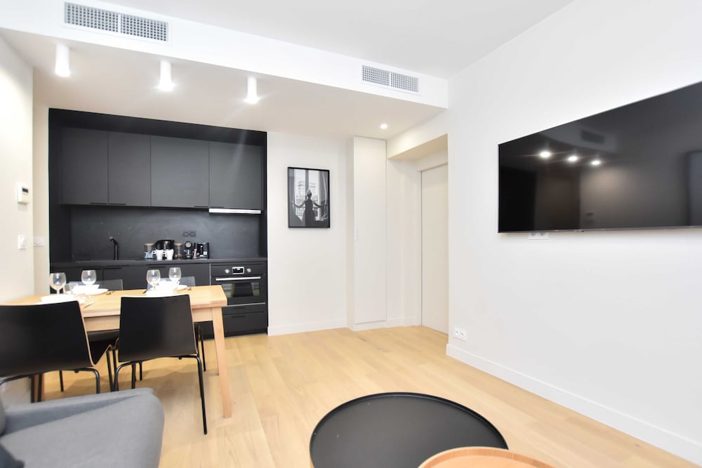 Apartment photo 2