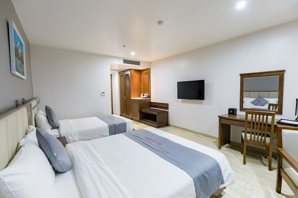Deluxe Triple Room with Sea View - Photo 1