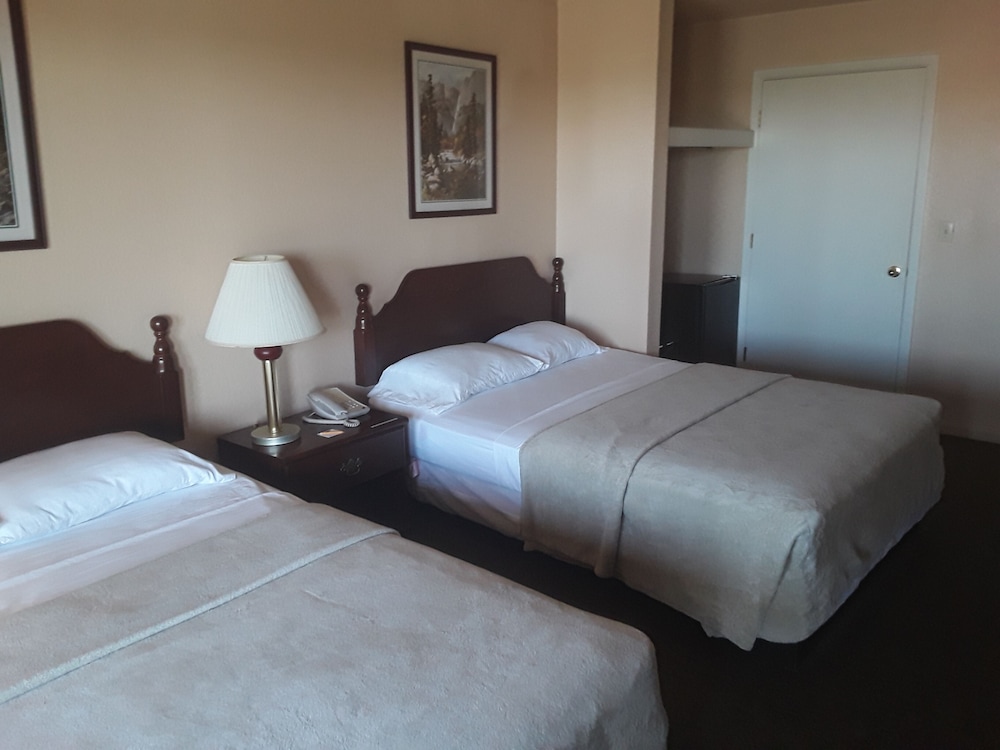 Room, 2 Queen Beds, Accessible, Non Smoking photo 1